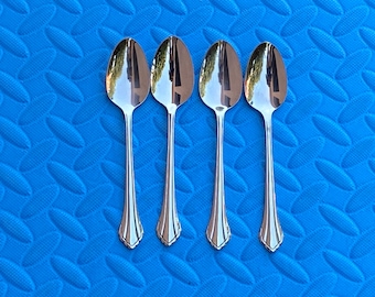 Set di 4 cucchiaini da tè in acciaio inossidabile della comunità Oneida Clarette, 15 cm.