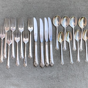 Oneida Damask Rose Sterling silver flatware 20 piece set, Service for 4. USED.