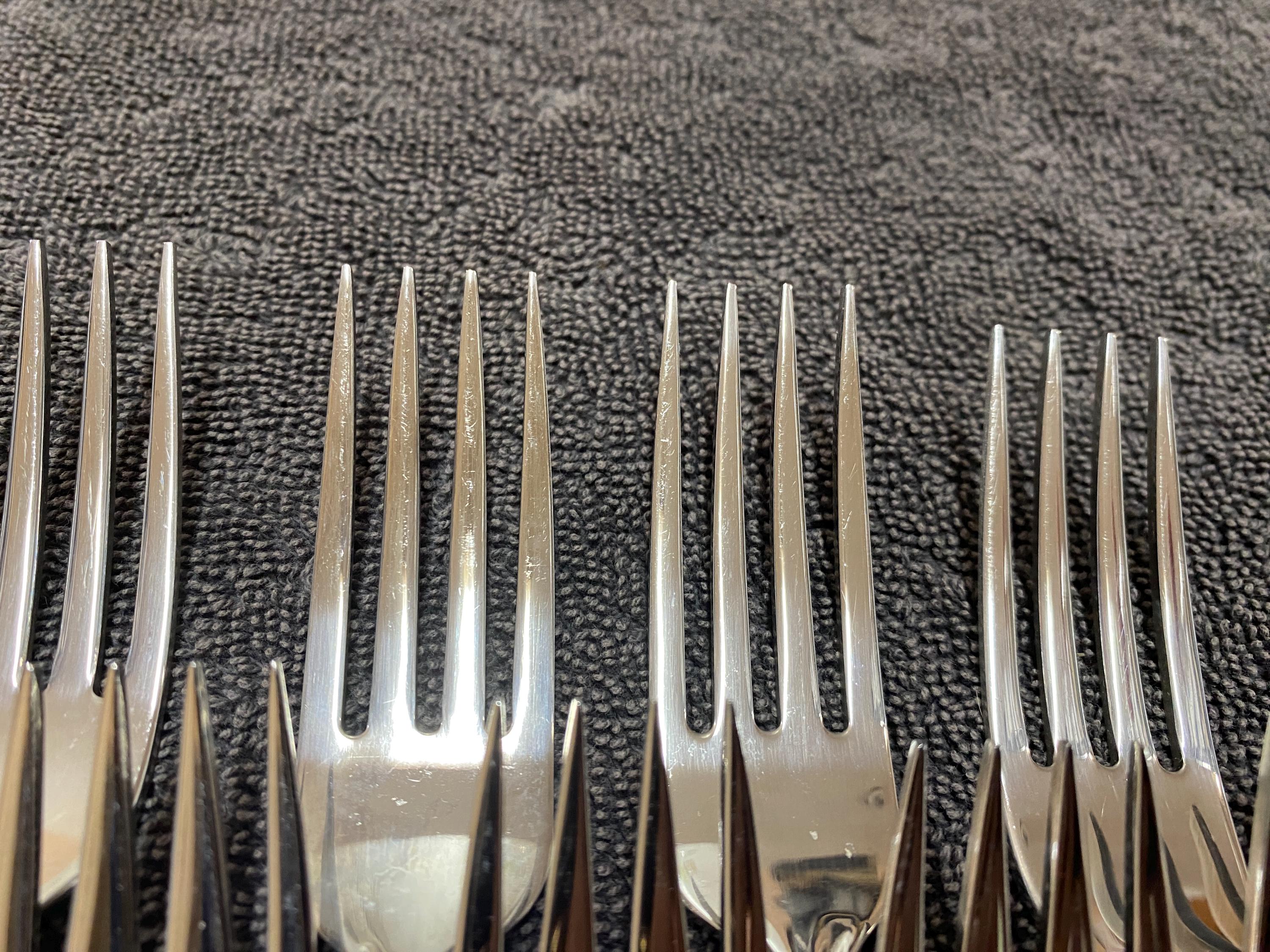 Oneida Rembrandt Distinction Deluxe Stainless by Oneida HH 28