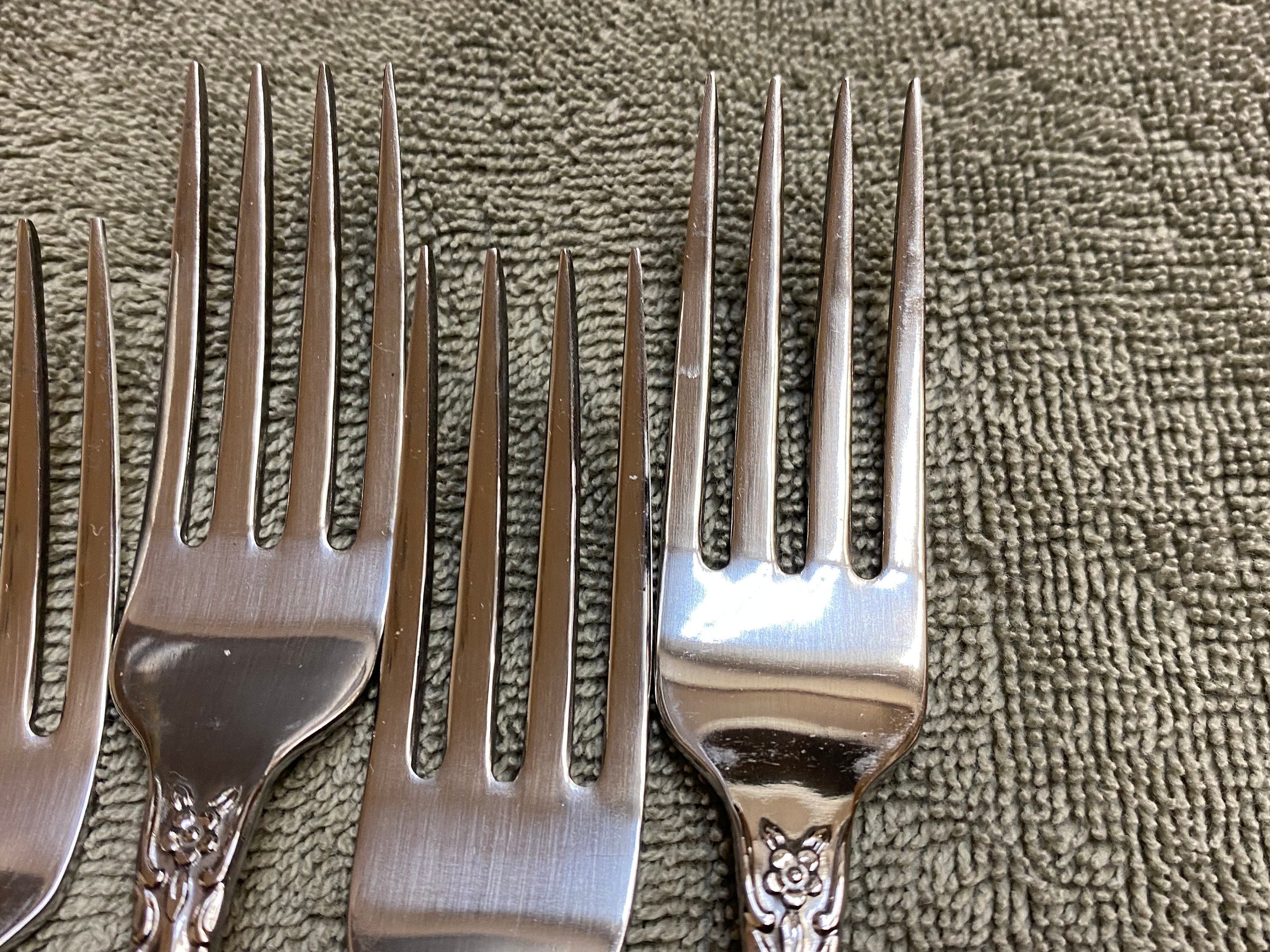 Oneida Huntington WM A. Rogers Deluxe Stainless Flatware 5 Dinner Forks