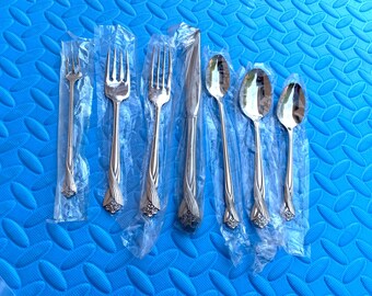 Oneida 'Katrina' Stainless Steel Flatware Set - Floral Tip, Glossy Finish (Used - Good Condition) - View #7