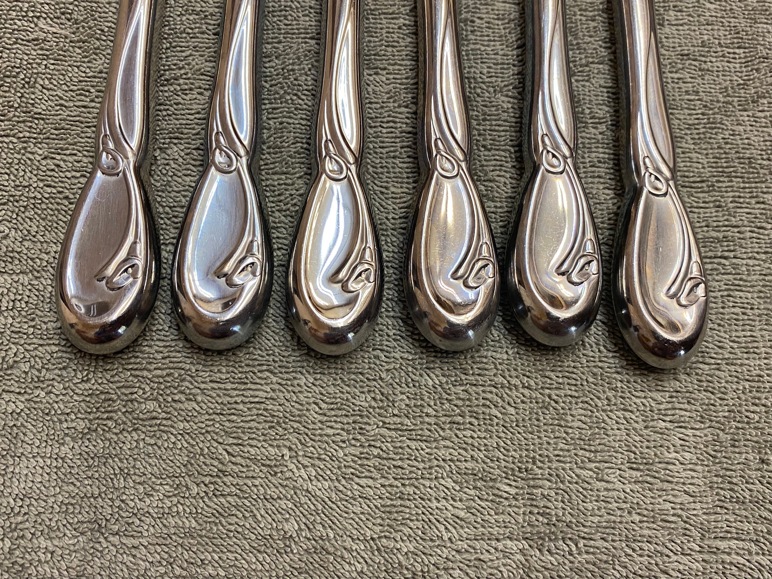 Oneida Calla Lily Deluxe Stainless Steel Flatware 6 Dinner Knives 9 7/8