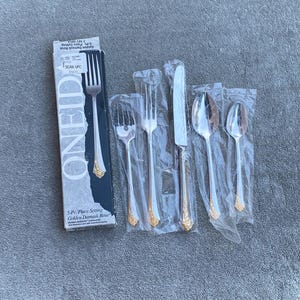 Oneida Golden Damask Rose stainless flatware One-5 pc place setting Unused