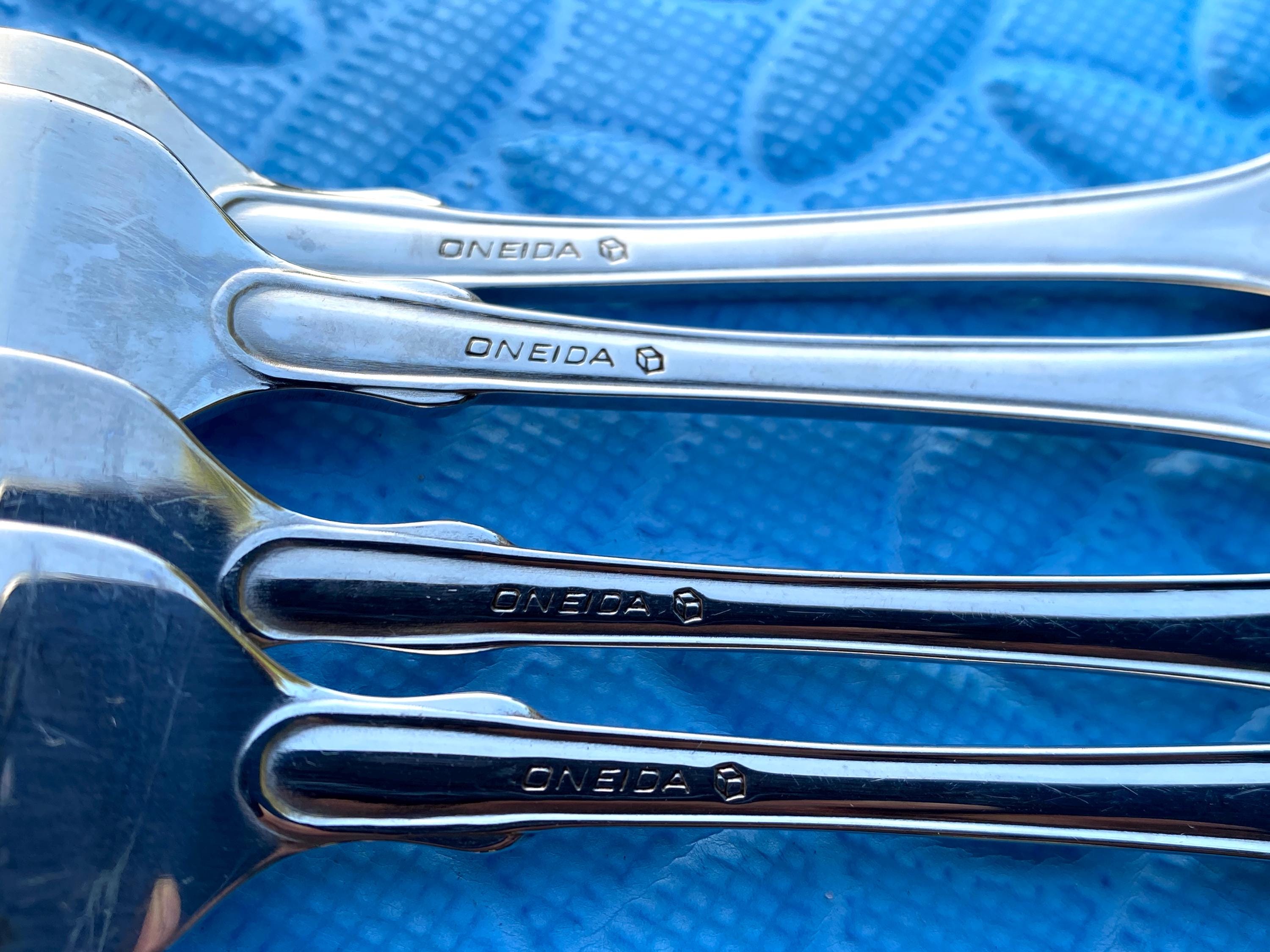 Oneida Shell Pattern Oneida Classic Shell Heirloom Stainless Steel Flatware Set of 4 Dinner ...