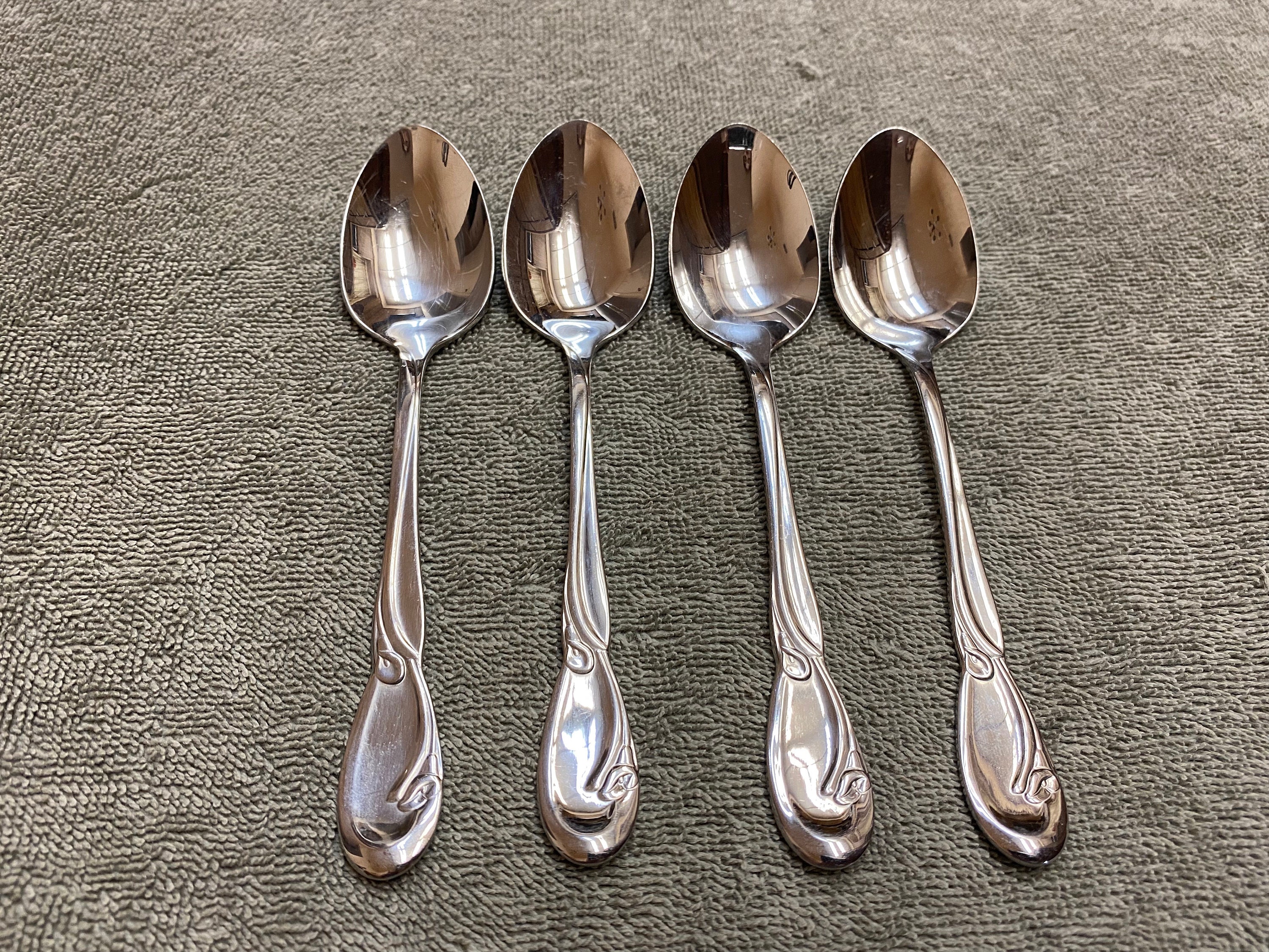 Deluxe Stainless Flatware Silverware * YOU CHOOSE * ONEIDA CALLA LILY