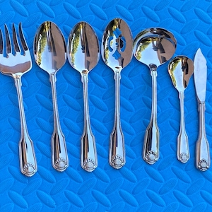 Oneida Classic Shell Heirloom stainless flatware 7 piece serving hostess set