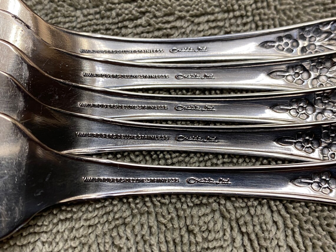 Oneida Huntington WM A. Rogers Deluxe Stainless Flatware 5 Dinner Forks