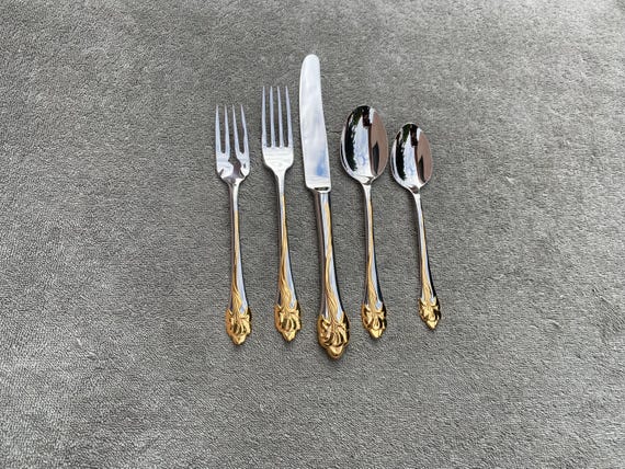 Oneida Heirloom Curva 20 Pc. Flatware Set By Oneida