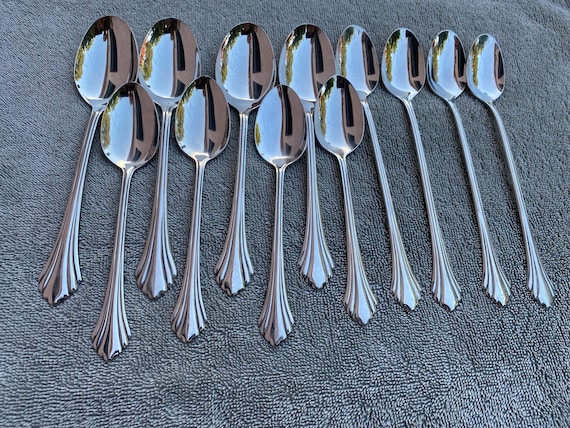 Oneida Rembrandt Distinction Deluxe Stainless by Oneida HH 28