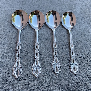 Oneida Chandelier community stainless 4 round soup spoons 6-7/8&quot;..Excellent!