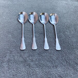 Oneida Patrick Henry Community stainless flatware 4 round soup spoons 6-7/8" Excellent!
