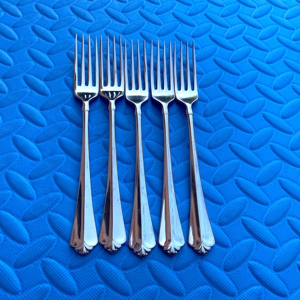 Oneida Juilliard Heirloom stainless flatware Set of 5 dinner forks 8"-USED