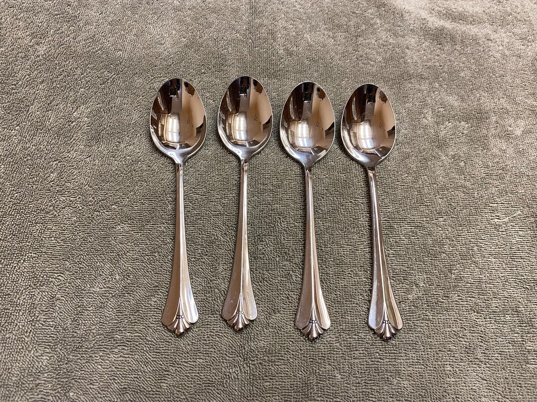 Oneida Royal Flute Community Stainless Flatware 4 Oval Soup Spoons 67/