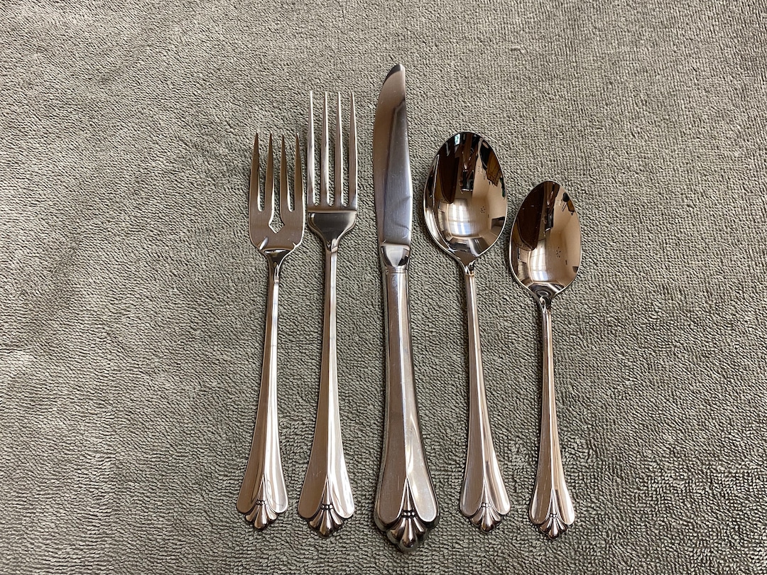 Oneida Royal Flute Community Stainless Flatware One5pc Place Settings