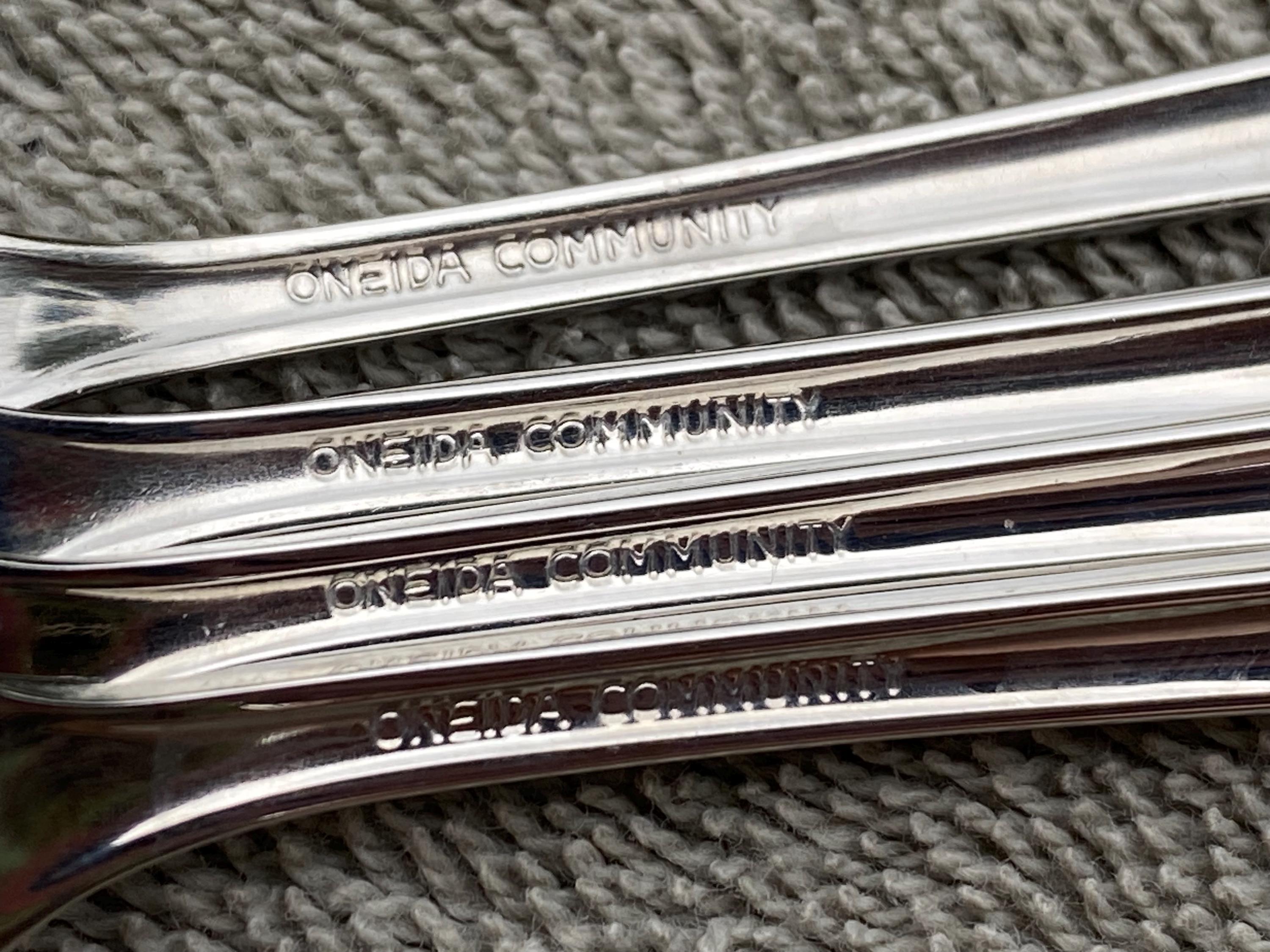 thumbnail image 2 of Royal Flute By Oneida Community Stainless Steel Flatware – Used Place Setting Pieces (Knife, Fork, Spoon, Serving Set) 2 of 4
