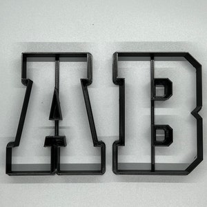 Cortadores de galletas con letras Varsity