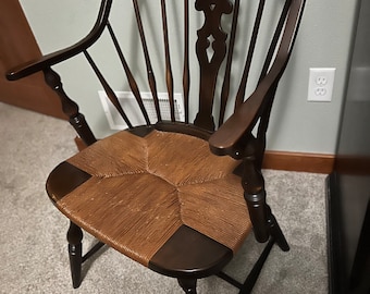 Windsor houten stoel met gebogen rugleuning en Rush-zitting - prachtige staat