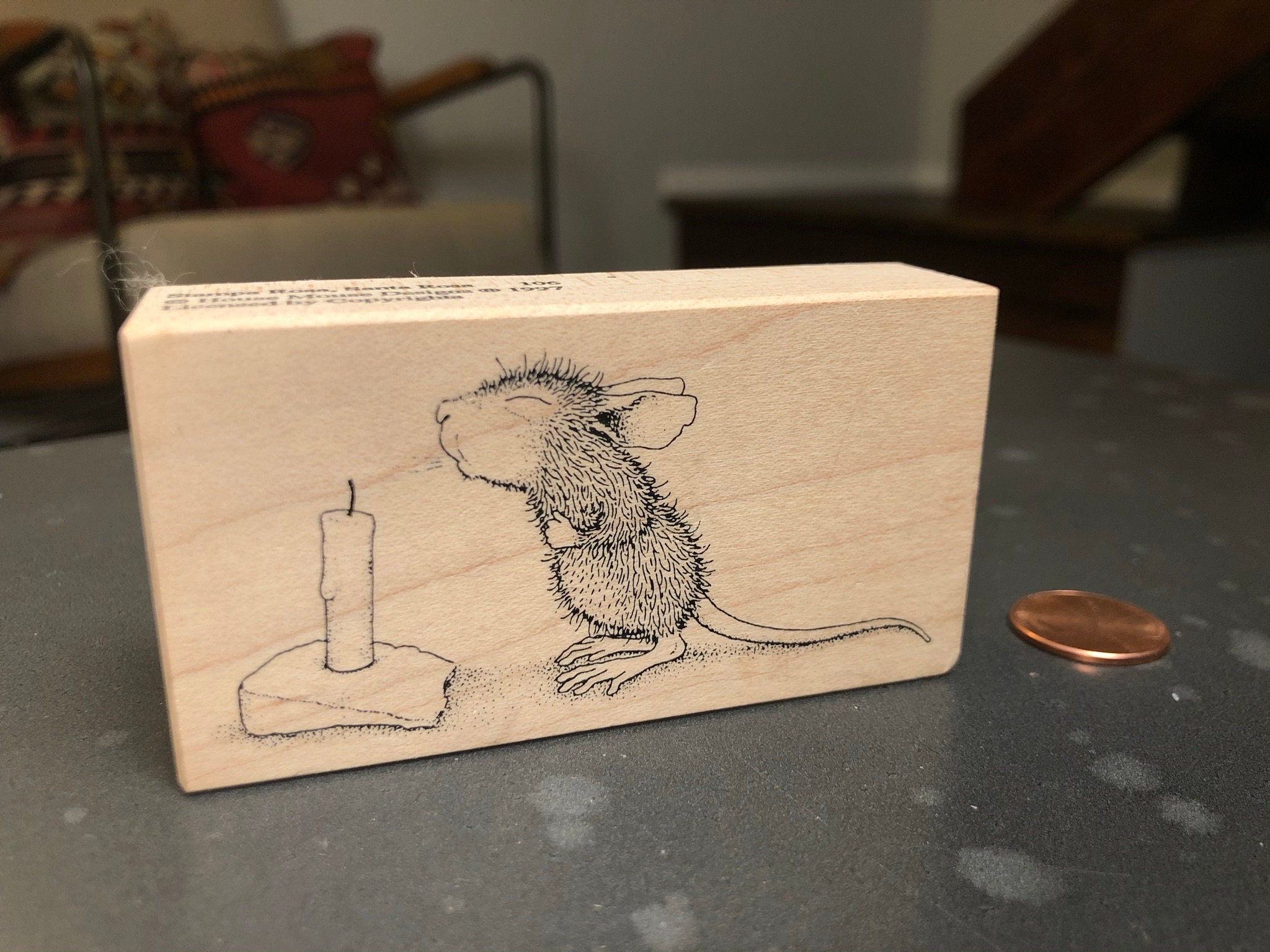 House Mouse SLEEPING WITH STRAWBERRIES House Mouse Designs Wood Mount Stamp Stampa Rosa 1997 
