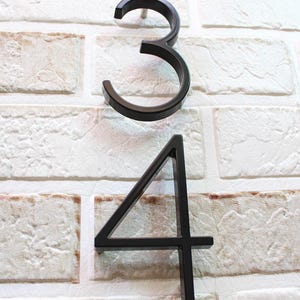 Numéro de maison en métal noir mat 5 pouces : enseigne d'adresse flottante moderne, chiffres en métal.