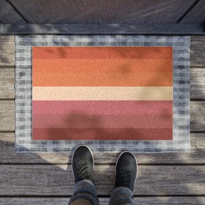 Zerbino da esterno in fibra di cocco con bandiera dell&#39;orgoglio lesbico, arredamento per la casa LGBTQIA+, articoli abitativi inclusivi, attività di proprietà queer, regali per coppie, regalo orgoglio