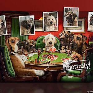 Peut inclure: Une impression sur toile représente des chiens jouant au poker autour d'une table en feutre vert. Les chiens, de différentes races, sont assis dans des chaises vertes, tenant des cartes et des cigares. Des jetons de poker et des boissons sont sur la table. Des photos des chiens sont en arrière-plan.