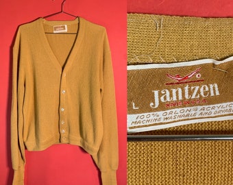 VTG Jantzen 1960s 70s Acrílico Punto Cardigan Suéter Botón Hasta Hombre Mediano Grande Color Mostaza