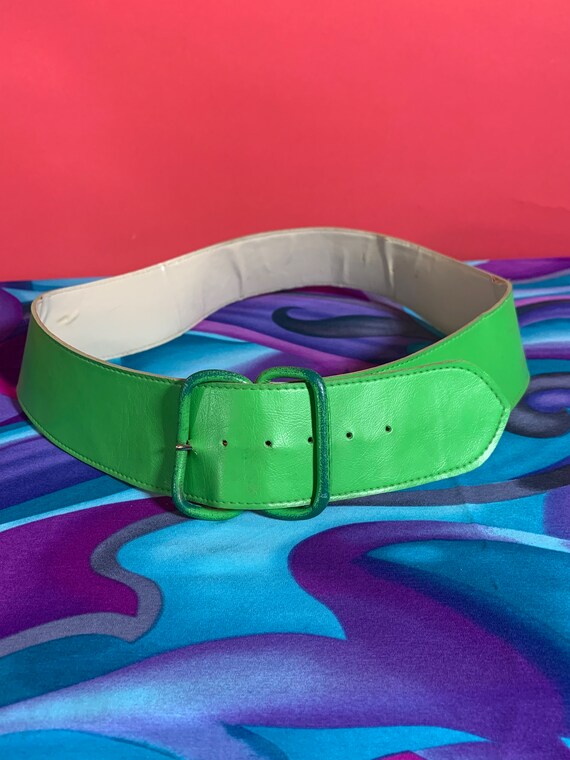 Vintage 1970's Lime Green Leather Mod Belt Size Small Gem