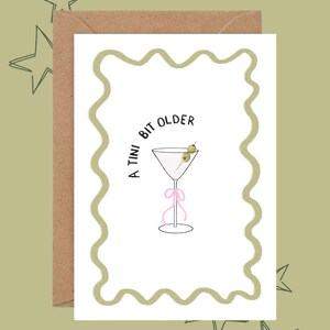 Fijne verjaardag: een Tini Bit Older Martini Olive-kaart