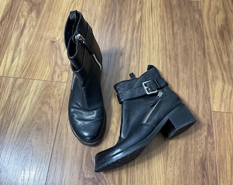 Karen Millen Black Leather Ankle Boots UK 5 EU 38 Block Heel Biker Zip Buckle