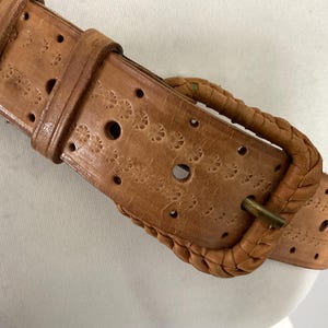 VTG handmade caramel brown leather ladies belt fits W 32”-38” boho hippy India