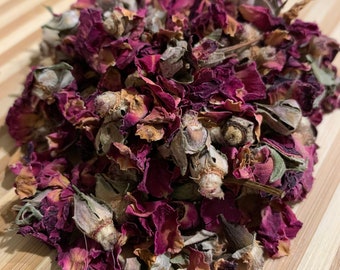 Puede incluir: Un montón de pétalos de rosa secos y otras hierbas, perfecto para hacer té o agregar a productos de baño.