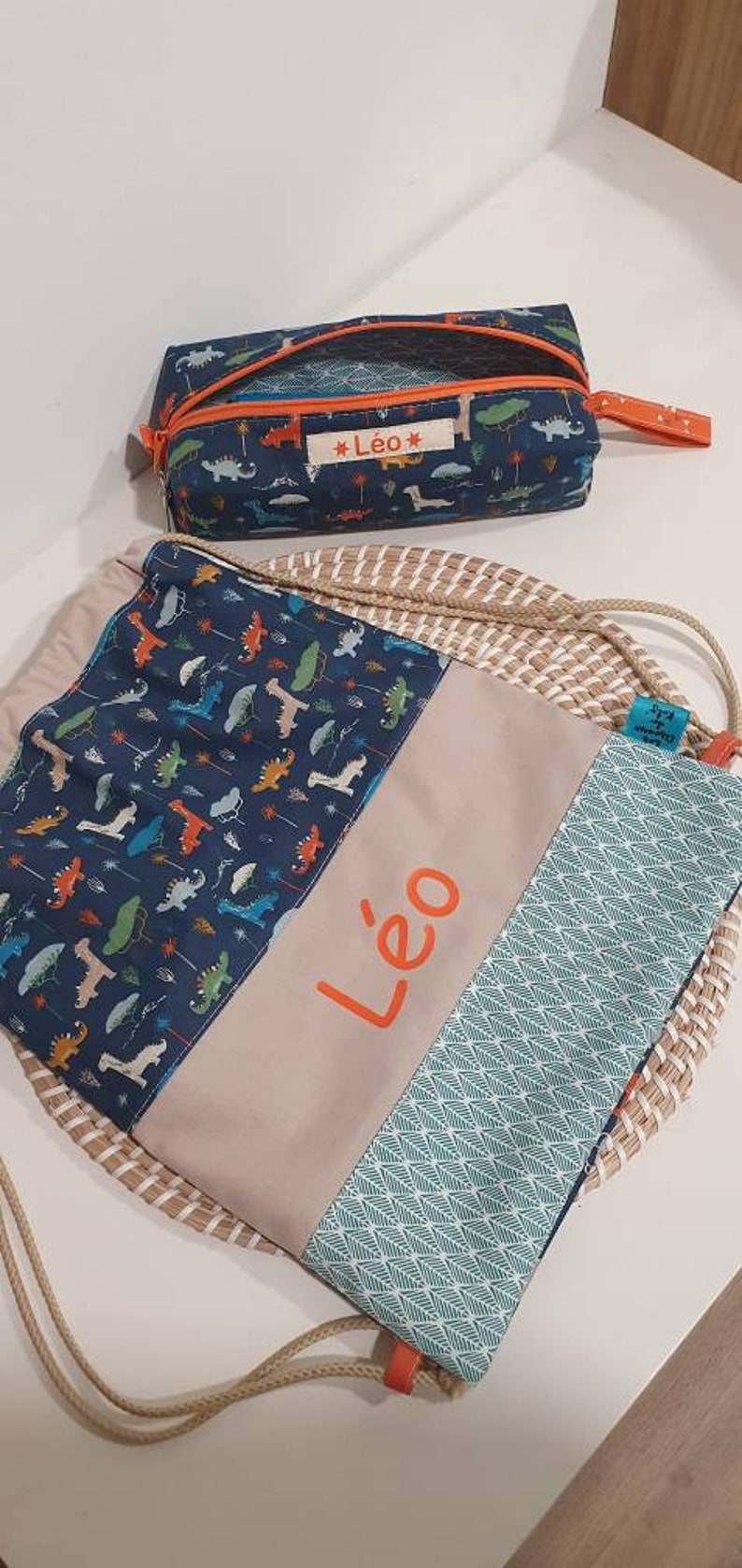 Trousse avec prénom dino bleu