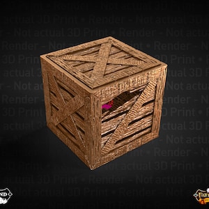 Può includere: Una cassa di legno con un dado rosa e bianco all'interno. La cassa è in legno e ha una macchia marrone. La cassa è chiusa e ha un chiavistello di metallo. La cassa è appoggiata su una superficie nera. Il testo "Fates End Dice Towers MLHSO" è stampato nella parte inferiore dell'immagine.