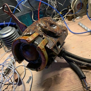 Apex Legends Pathfinder head replica