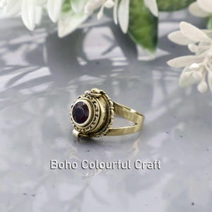 Brass Round Gemstone Poison Box Ring – Vintage Hidden Compartment Locket Ring – Gothic Boho Secret Stash Jewelry for Men & Women
