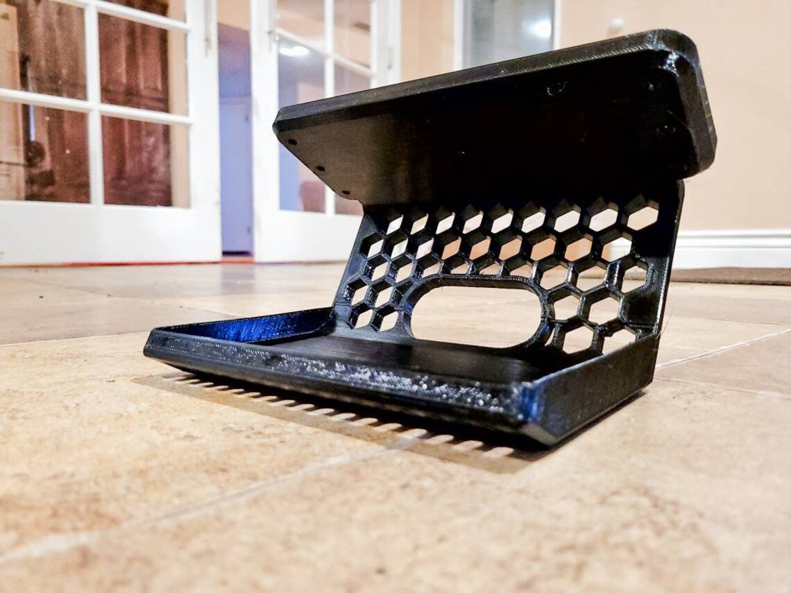 Mount Echo Show 8 Under Cabinet