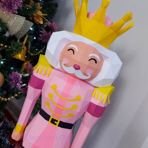 Cascanueces, Cascanueces papercraft, decoración del hogar, Navidad, low poly, decoración navideña, Feliz Navidad, regalo de Navidad, rey papercraft.