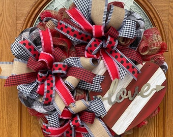 Farmhouse Burlap HeartWreath, Burlap Heart Wreath, Shiplap Heart, Anniversary Gift, Birthday Gift, Sweetest Day, Housewarming