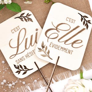 Gioco di nozze in legno personalizzabile per lui e per lei, set di 2 cartelli rettangolari, motivo floreale traforato, lei o io, intrattenimento, festa