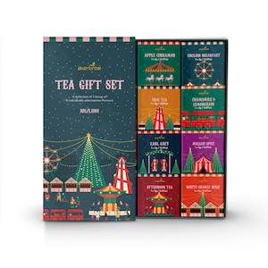 Puede incluir: Un juego de regalo de té con ocho sabores de té seleccionados individualmente. La caja es de color verde azulado oscuro con un diseño festivo con una noria, un árbol de Navidad y otros elementos navideños. Cada sabor de té está en una caja pequeña ilustrada.