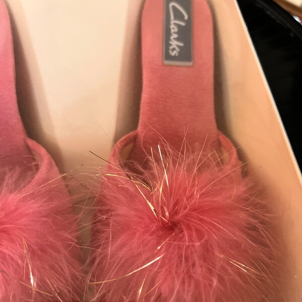 clarks pom pom slippers