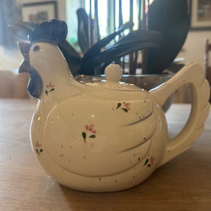 chicken teapot made by Otagiri in Japan