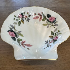 Hathaway Rose shell trinket
