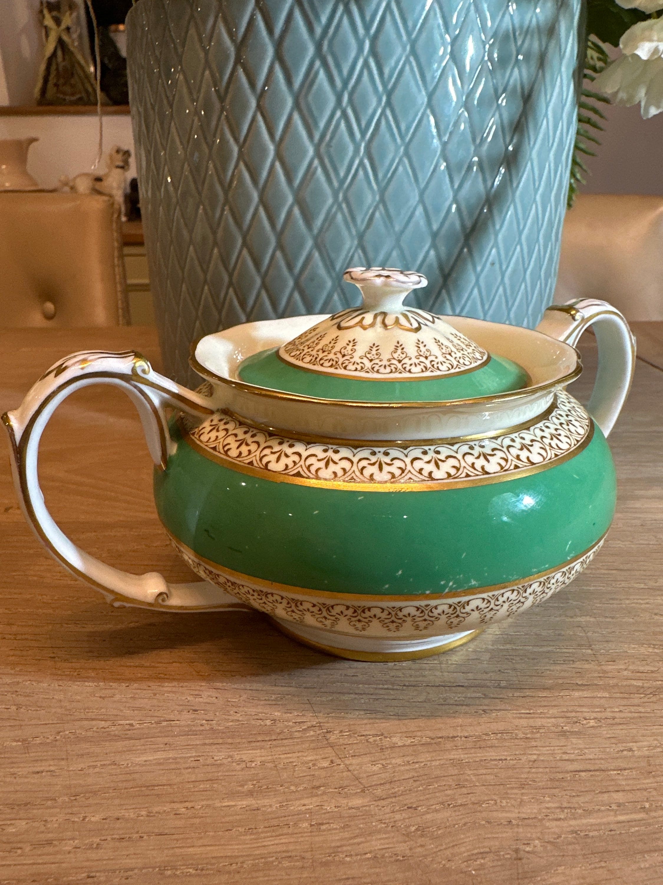 エリザベス女王陛下御用達の希少なパラゴン ファイン ボーン チャイナ