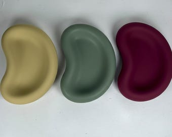 Minimalist Concrete Kidney Bean Tray | Organic Modern Catchall Dish | Hand-Poured Aesthetic Coffee Table Decor