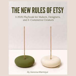 Il manuale "Le nuove regole di Etsy 2026" e il pacchetto di modelli Canva per i creatori di siti di e-commerce.