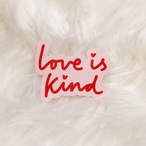 Love is Kind Autocollant en vinyle brillant