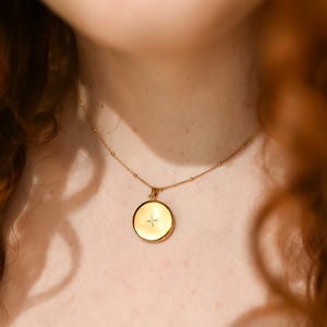 クラシックな14Kゴールドフィルドロケット、メモリアルロケットネックレス、ヴィンテージロケットペンダント、パーソナライズされた写真ロケット、家宝ロケット、ラウンドロケット