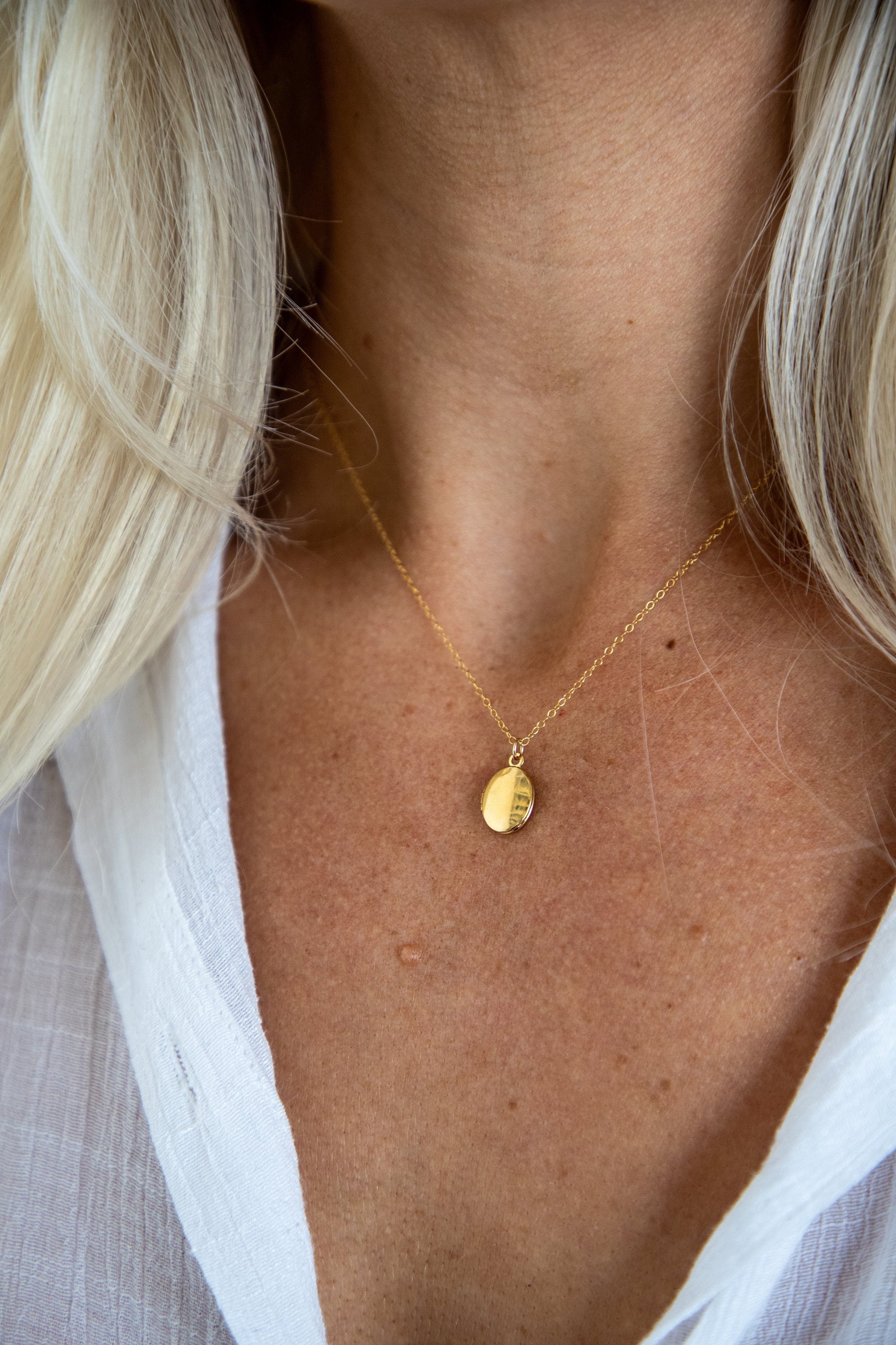 14K Gold Filled Locket Small Minimalist Locket Pendant Tiny Locket Necklace Simple Locket Necklace Heirloom Locket Plain Locket Etsy