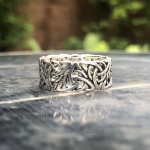 Bague en argent sterling 925 fabriquée à la main avec symbole celtique viking triquetra